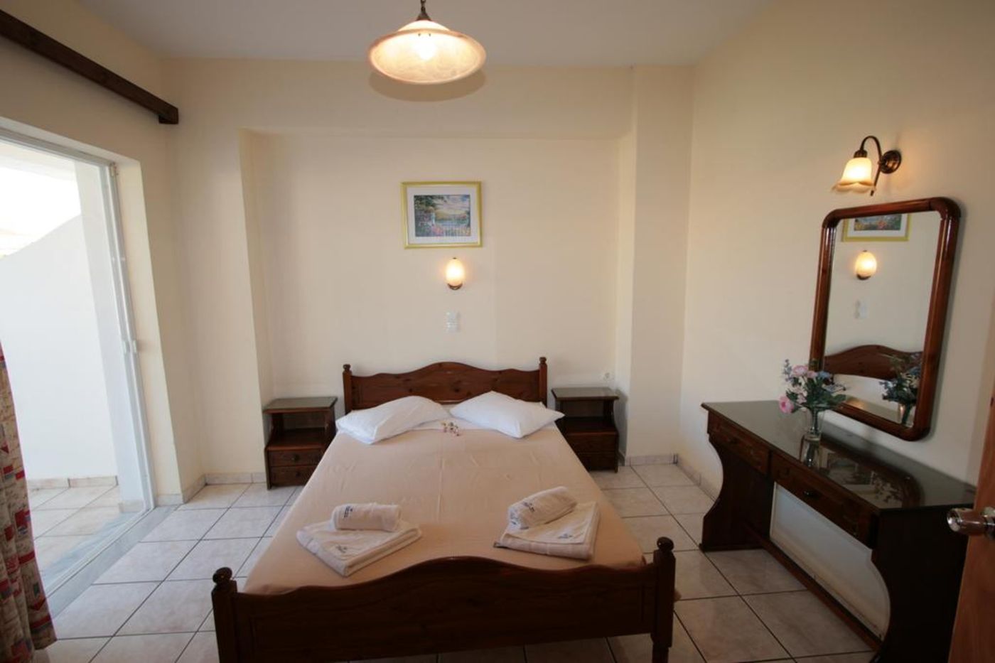 Village-Inn-Studios-and-Apartments-Room-13