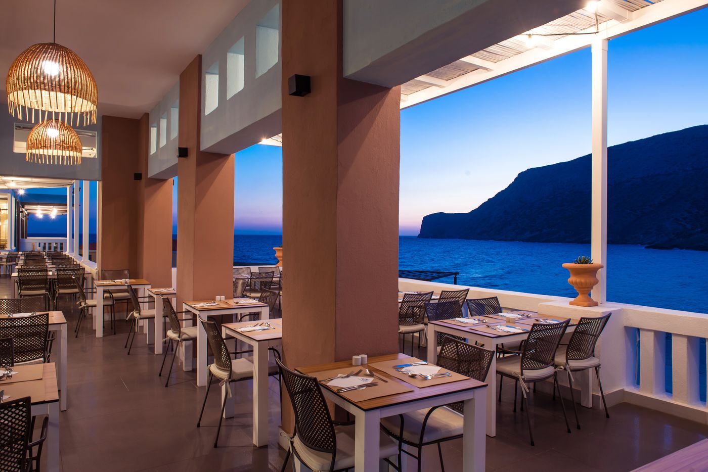 Fodele-Beach-Restaurant-11
