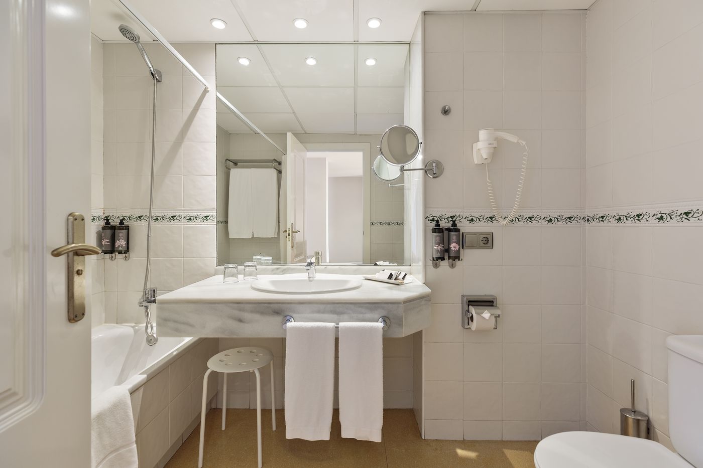 Best-Roquetas-Room-32