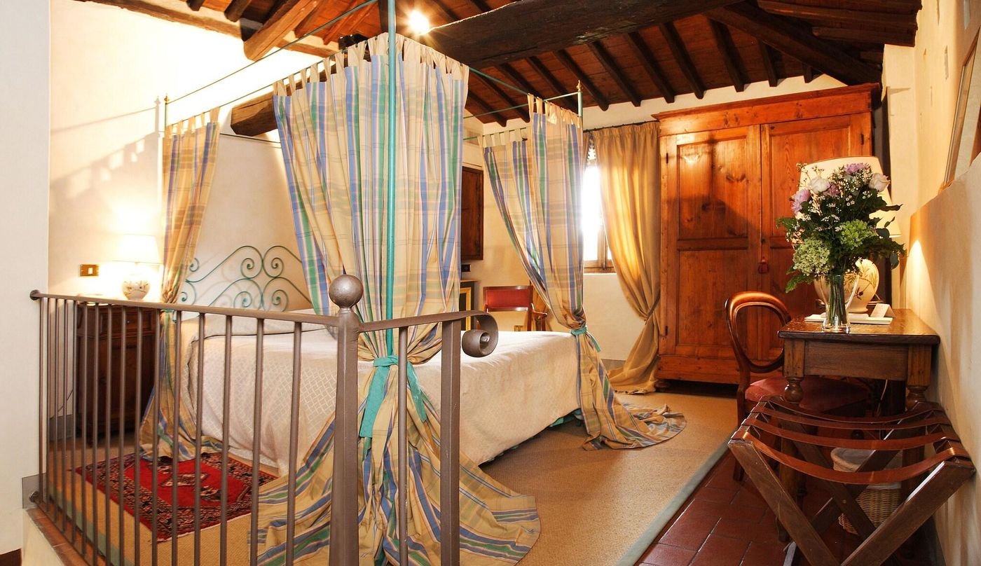 Castello-Di-Spaltenna-Room-26