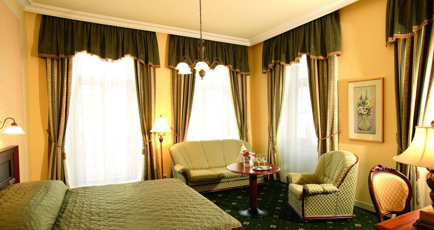 Humboldt Park-Czech Republic-KARLSBAD-Room-10