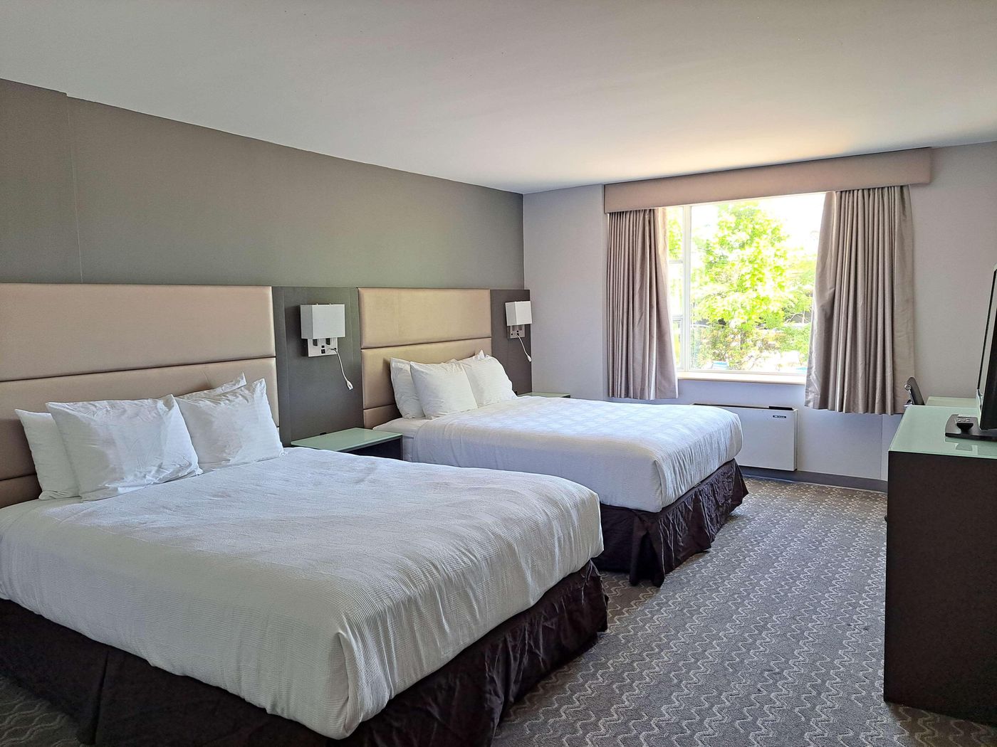 Best-Western-Plus-Vancouver-Airport-Hotel-Room-25