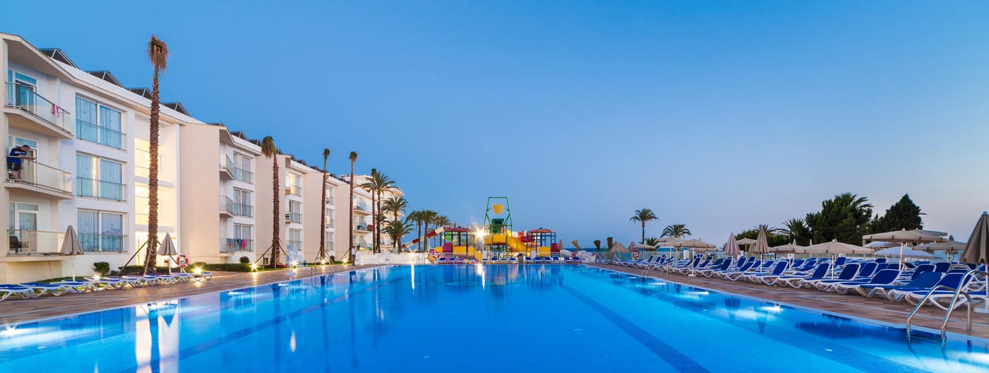 Globales-Playa-Estepona-Pool-7