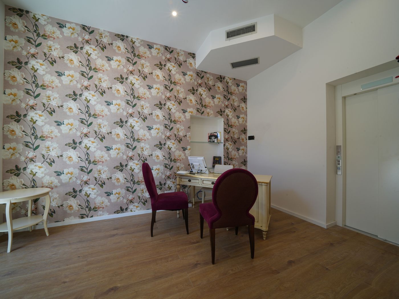 Castiglioncello-Suites-Lobby-9