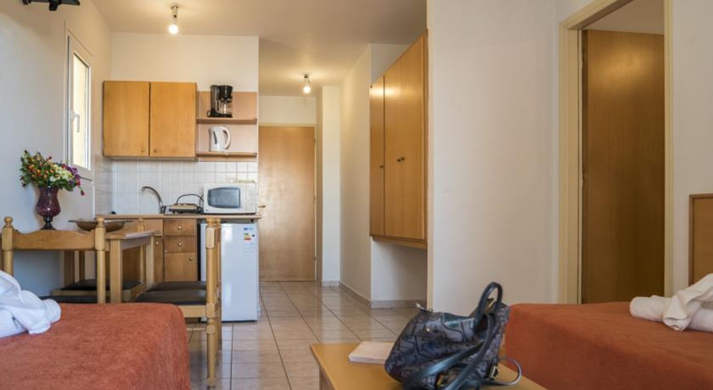 Erato Studios and Apartments