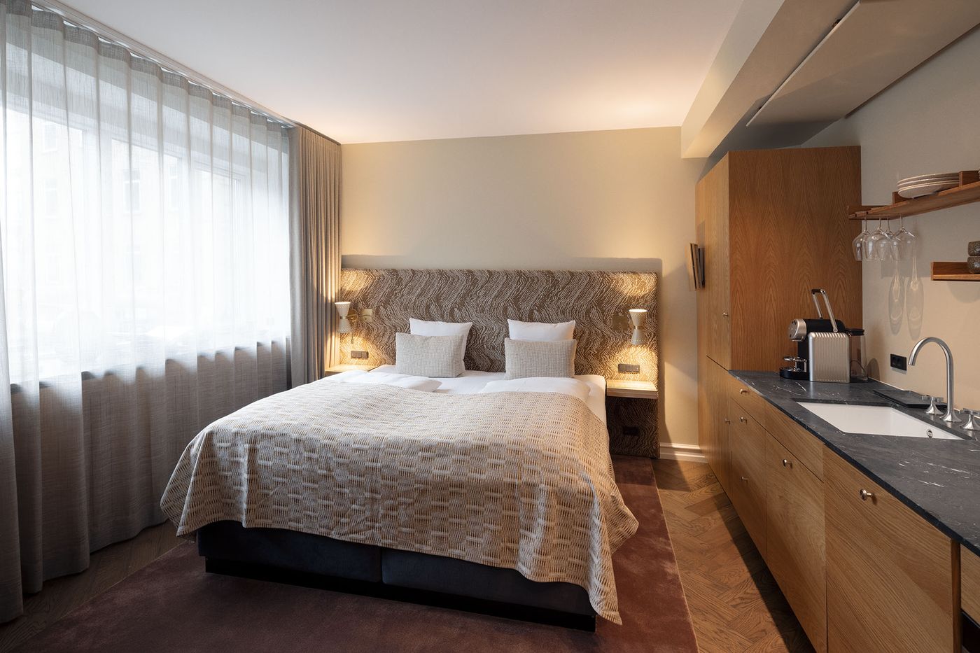 Hypernym-Luxury-Apartments-Room-9