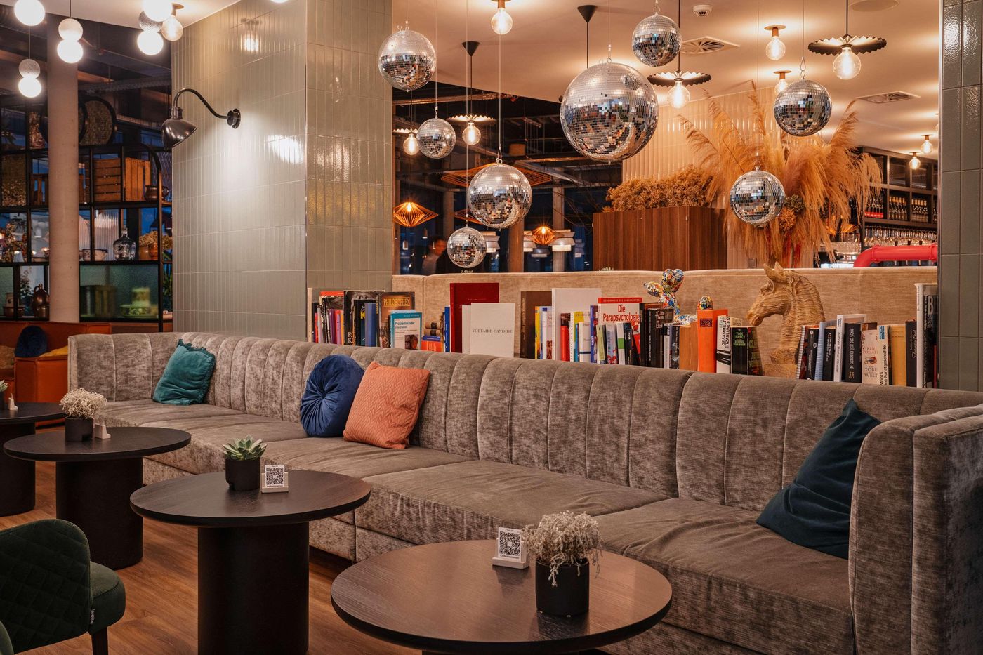 Hotel-Berlin--Berlin-Bar-16