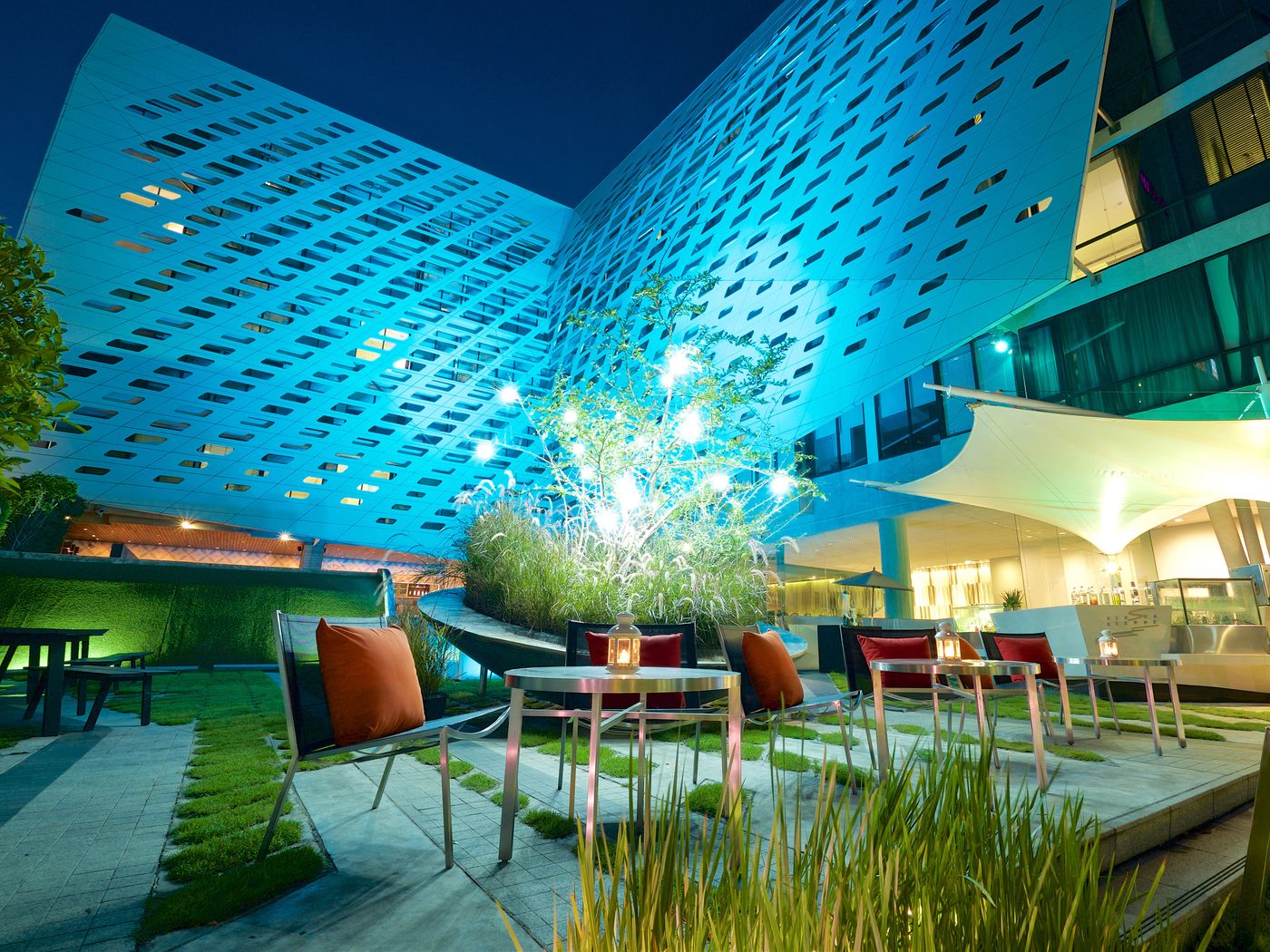 Lit-Bangkok-Hotel-Bar-65