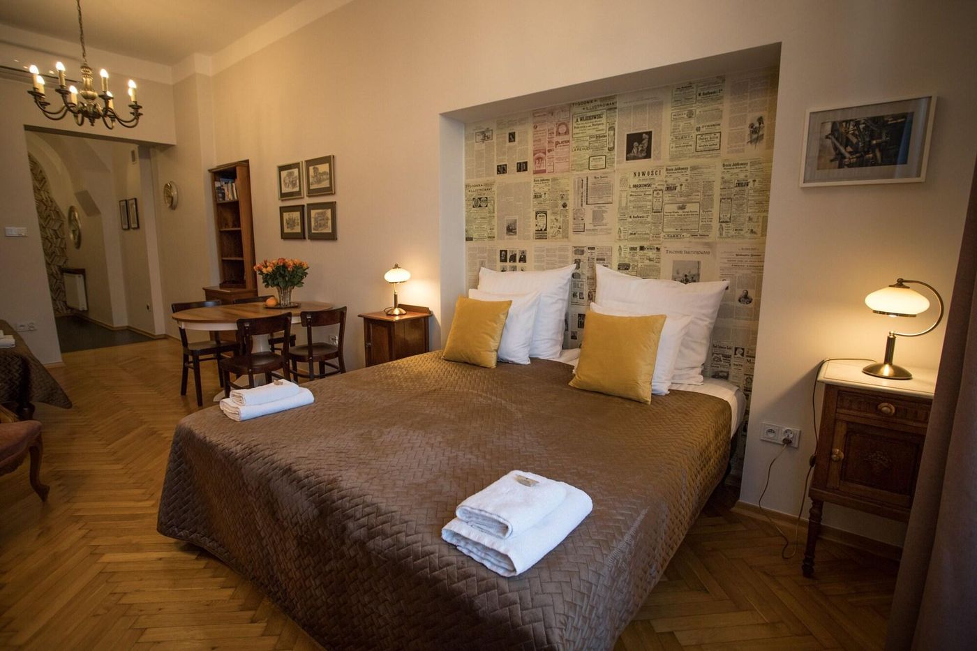 Scharffenberg-Apartments-Main-Square-Room-28