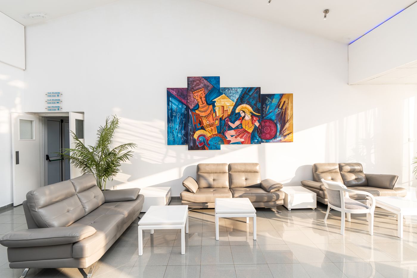 Adelais-Bay-Lobby-32