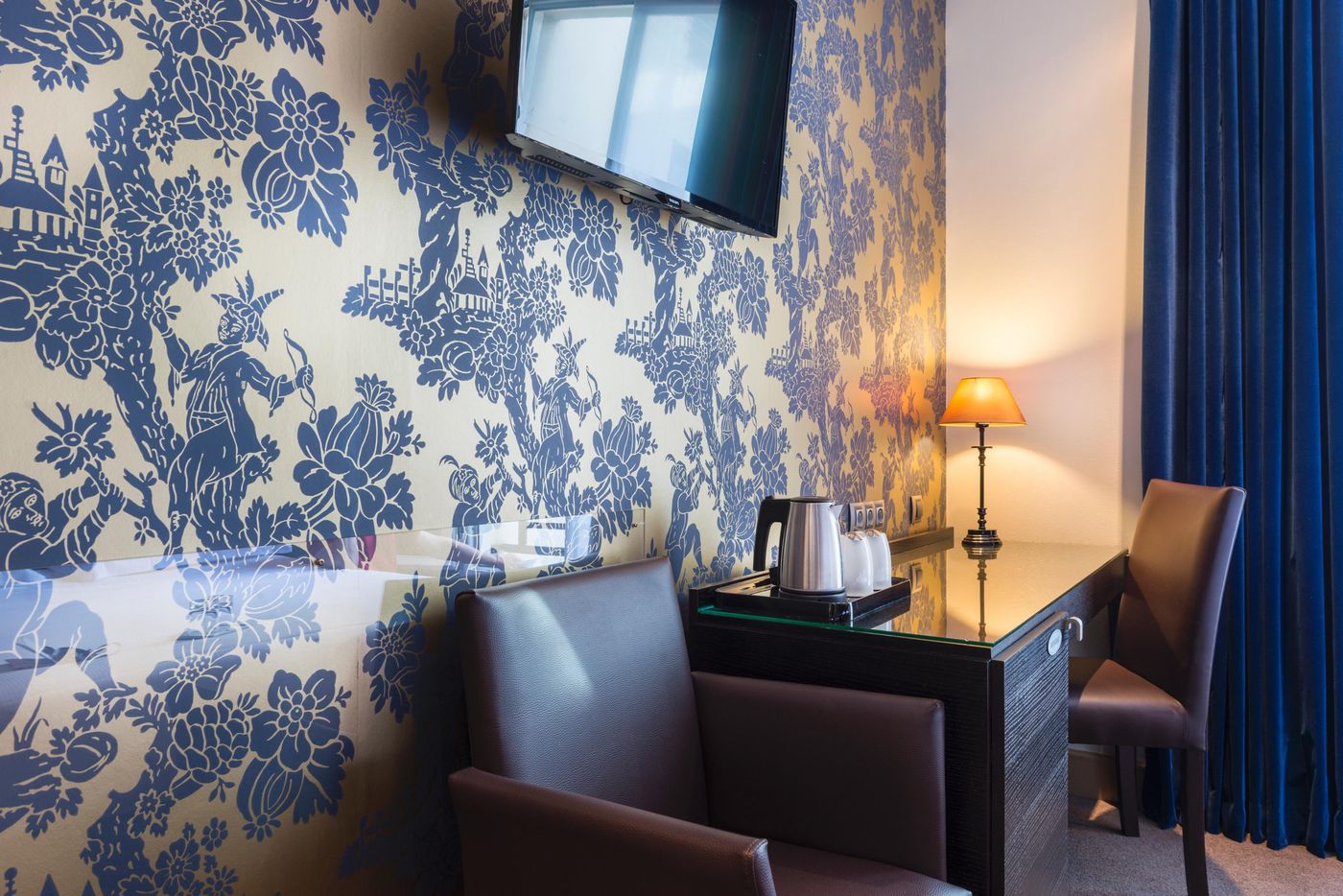 Volney-Opera-Room-12