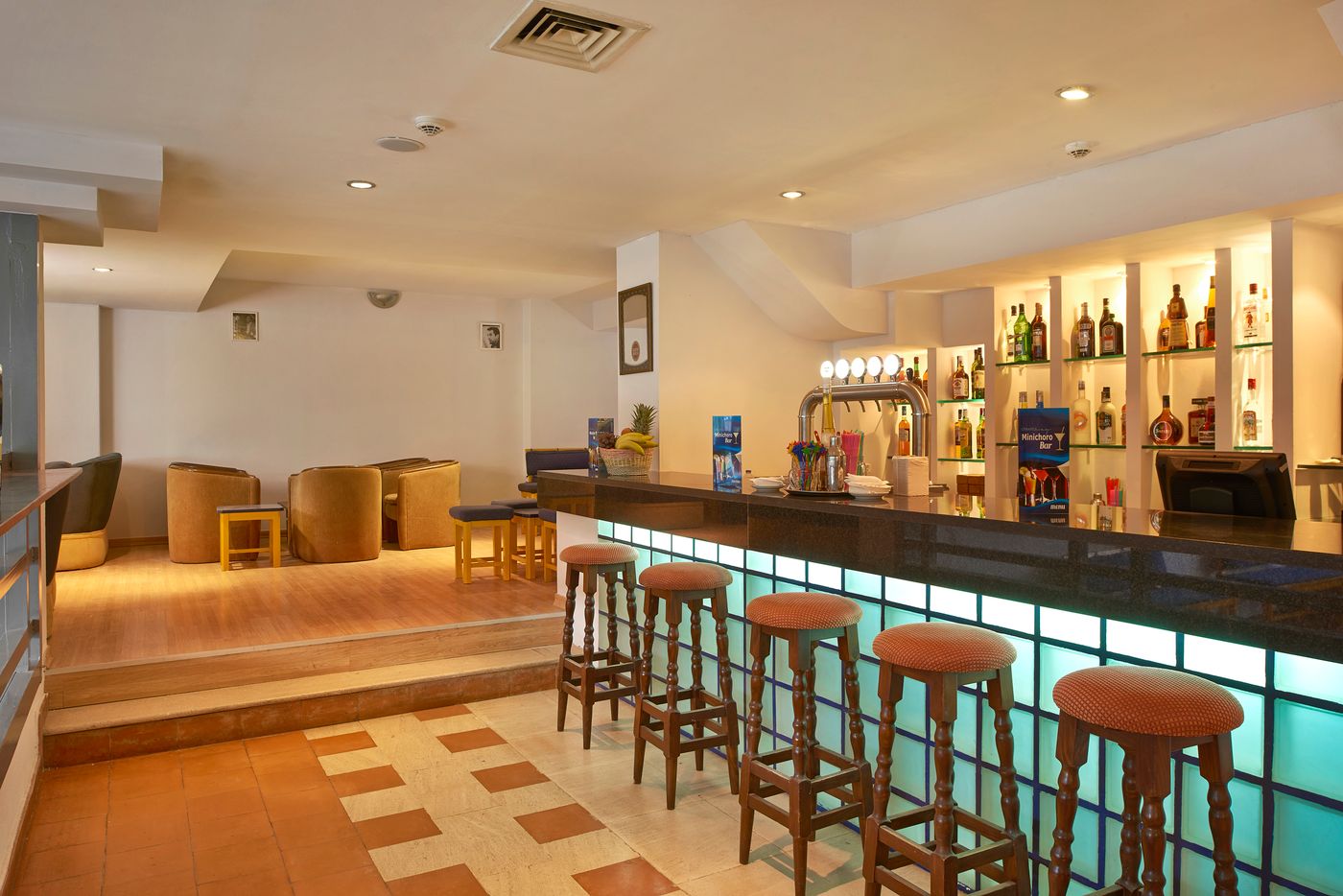 Cheerfulway-Minichoro-Apartamentos-Bar-29
