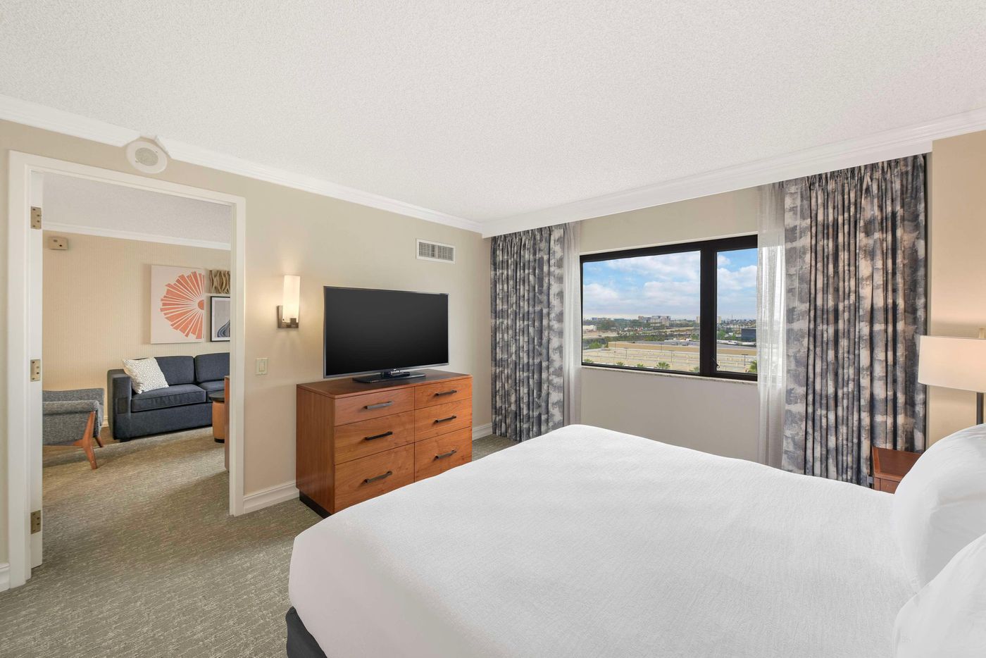 Embassy-Suites-by-Hilton-Anaheim-Orange-Room-28