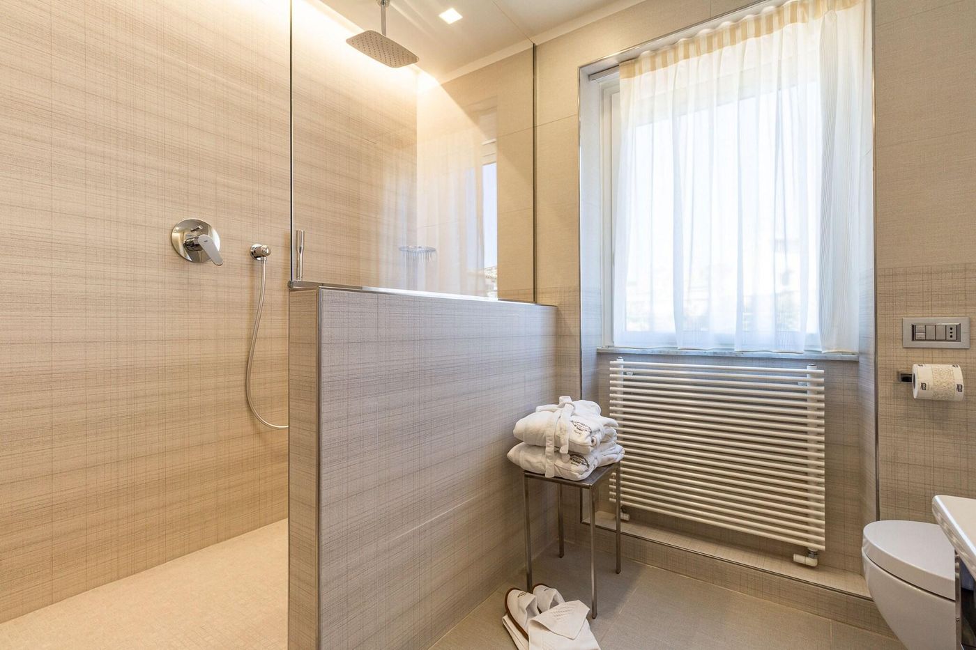 Harry-s-Bar-Trevi-Hotel---Restaurant-Room-44