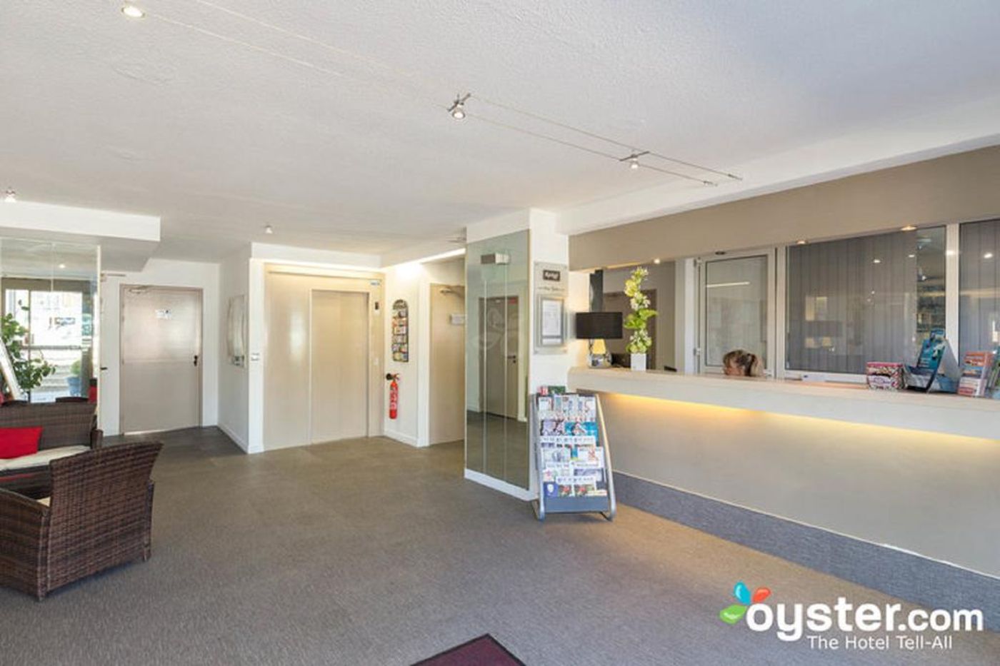 Kyriad-Nice-Ouest-Stade-Saint-Isidore-Lobby-30