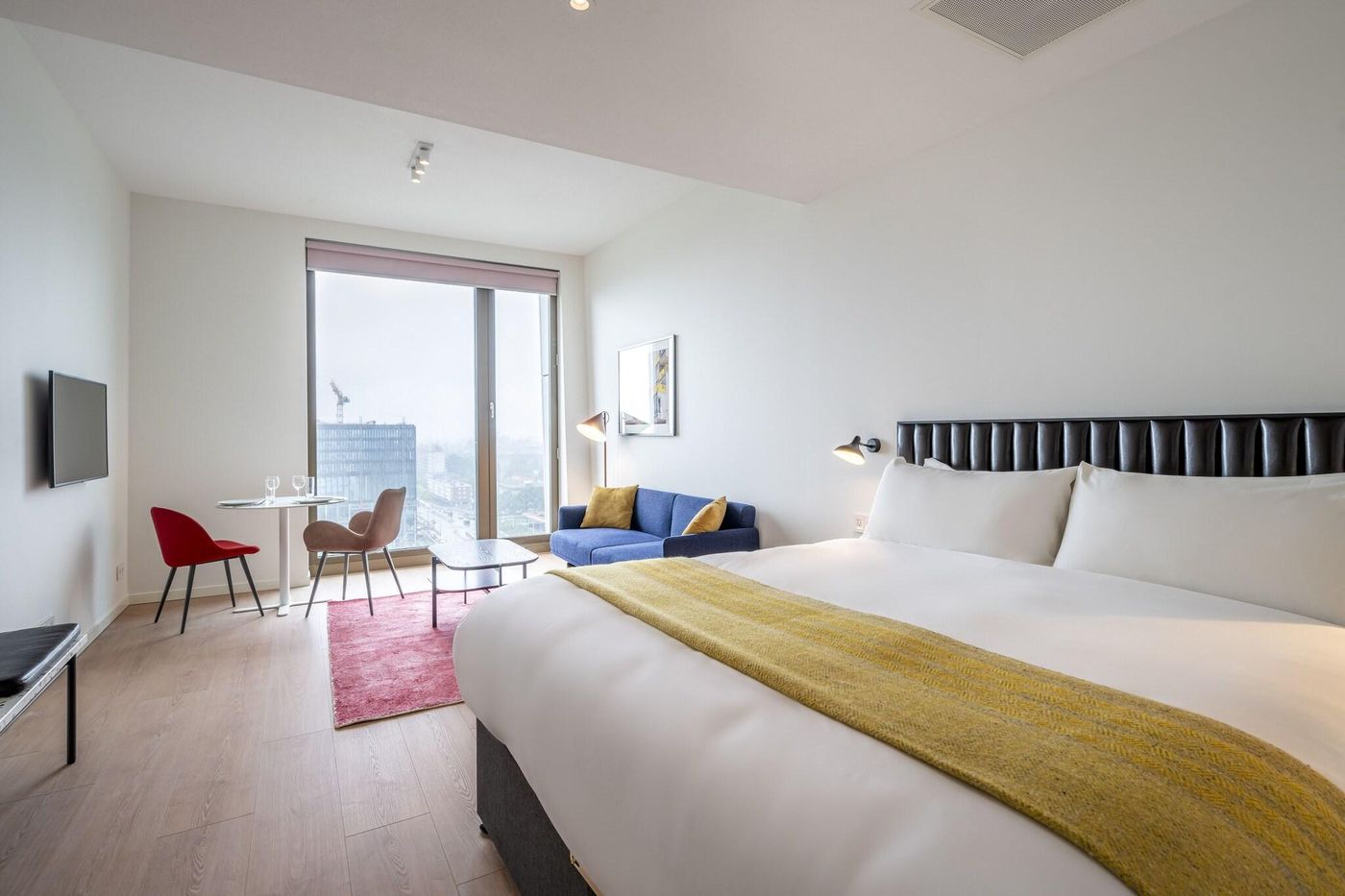 Premier-Suites-Plus-Amsterdam-Room-14
