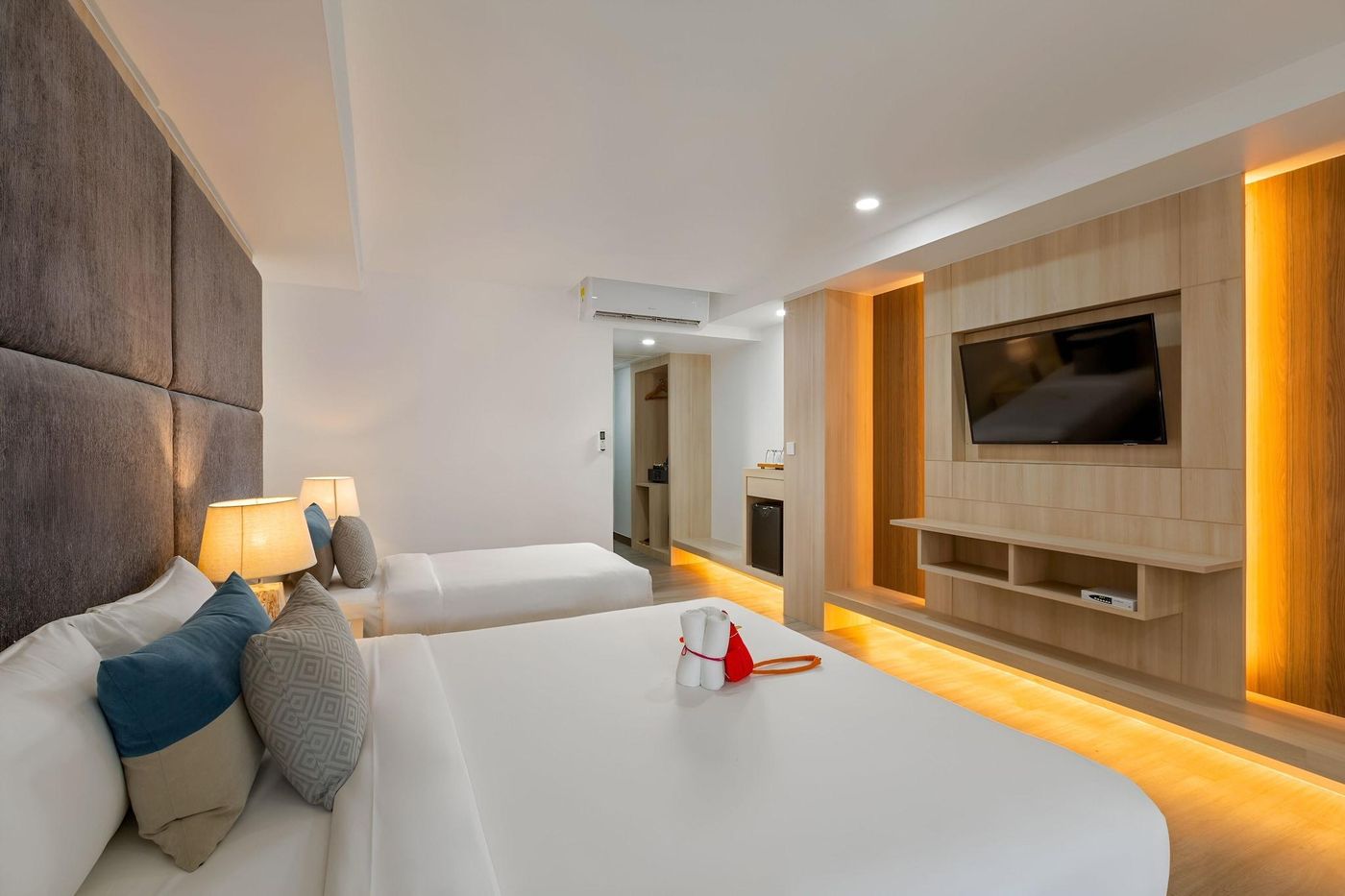 Baan-Laimai-Beach-Resort-Room-37