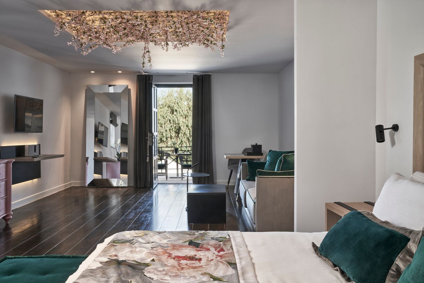 Katikies-Garden-Santorini---The-Leading-Hotels-Room-13