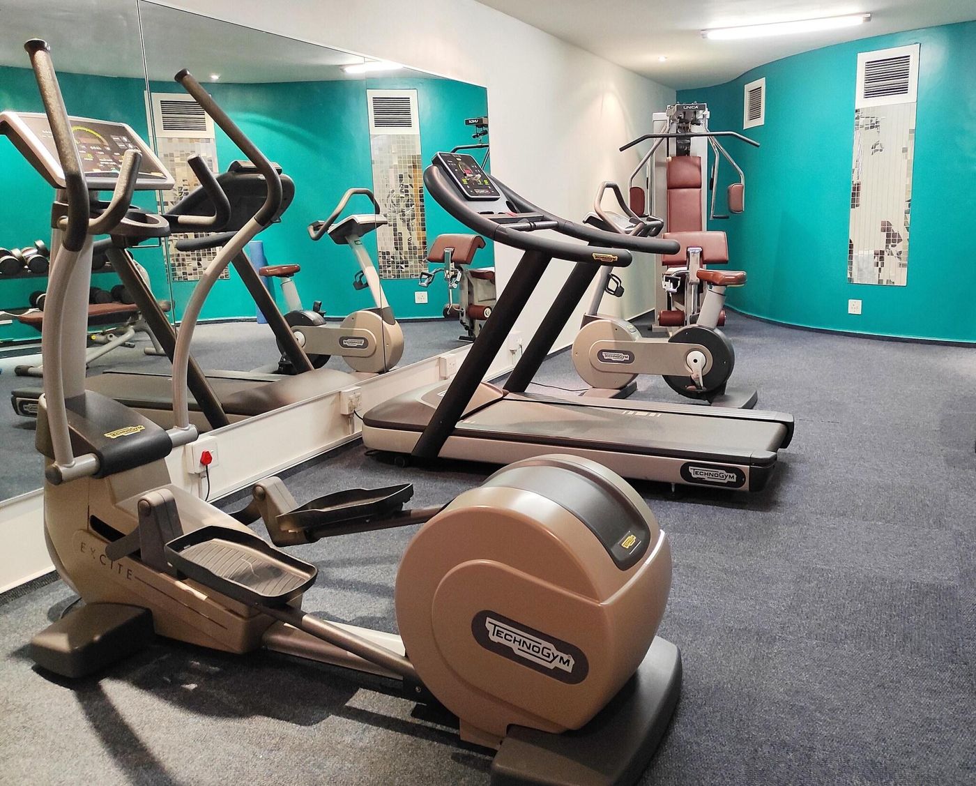 President-Hotel-Sports-and-Entertainment-68