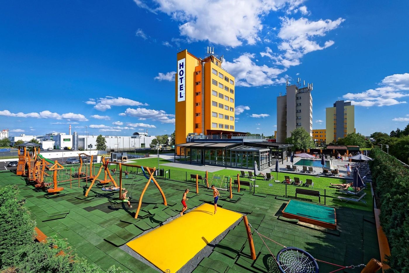 Hotel-Aura-Sports-and-Entertainment-4