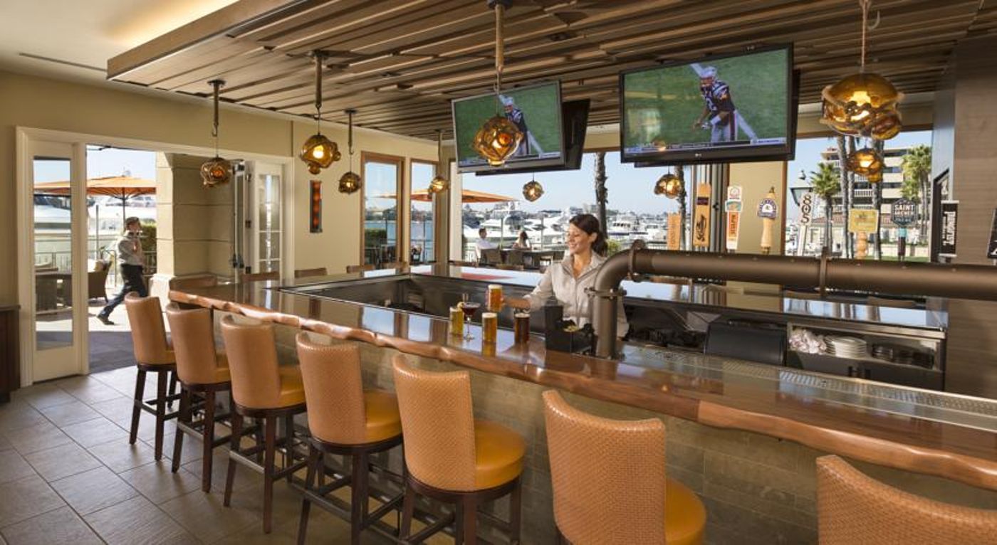 Balboa-Bay-Resort-Bar-14