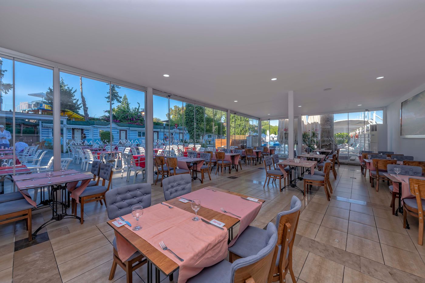 Armas-Beach-Hotel-Restaurant-37