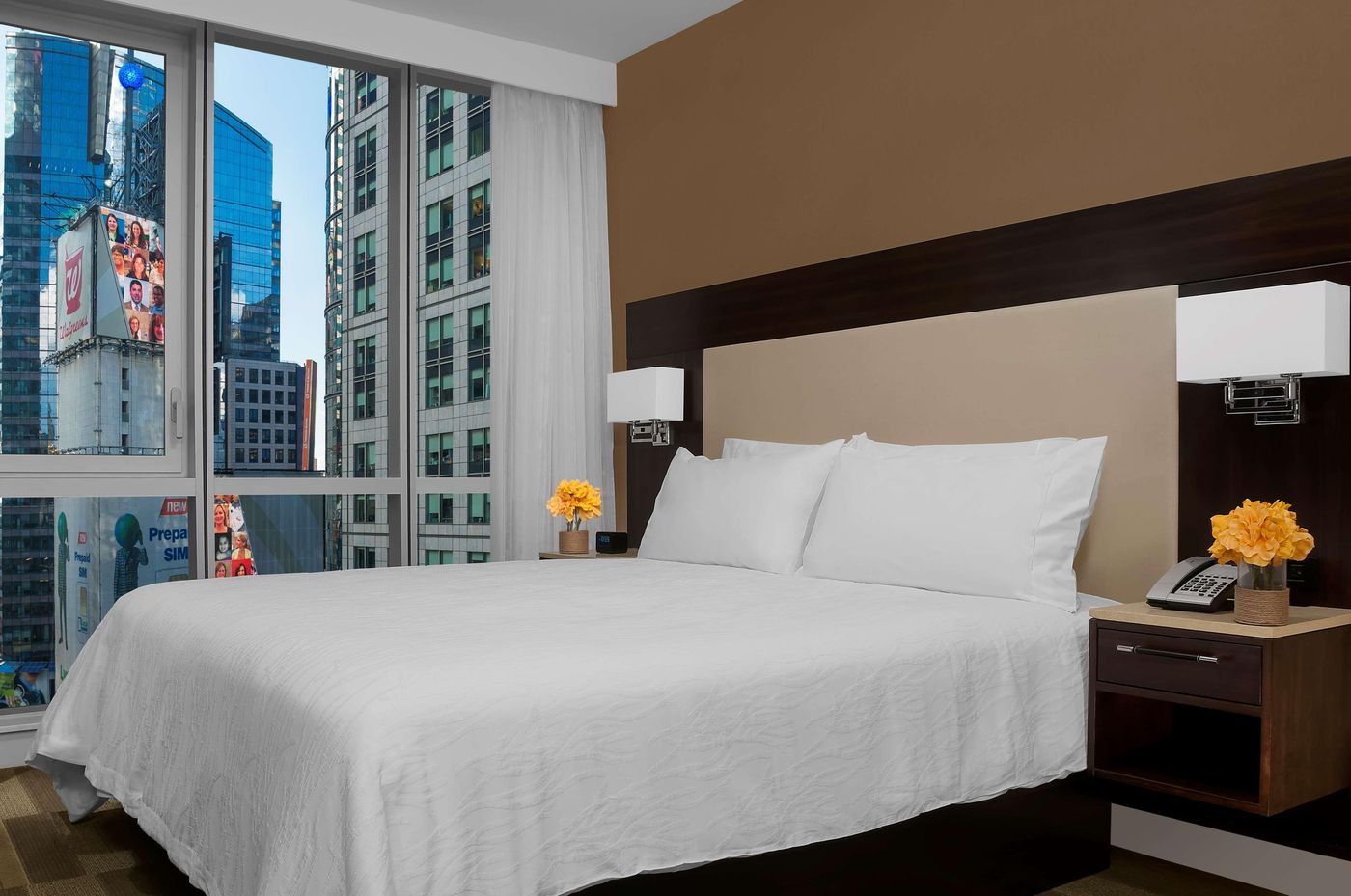 Hilton-Garden-Inn-New-York-Times-Square-Central-Room-24