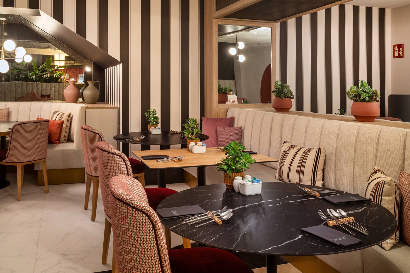 Senator-Gran-V----a-70-Spa-Restaurant-16