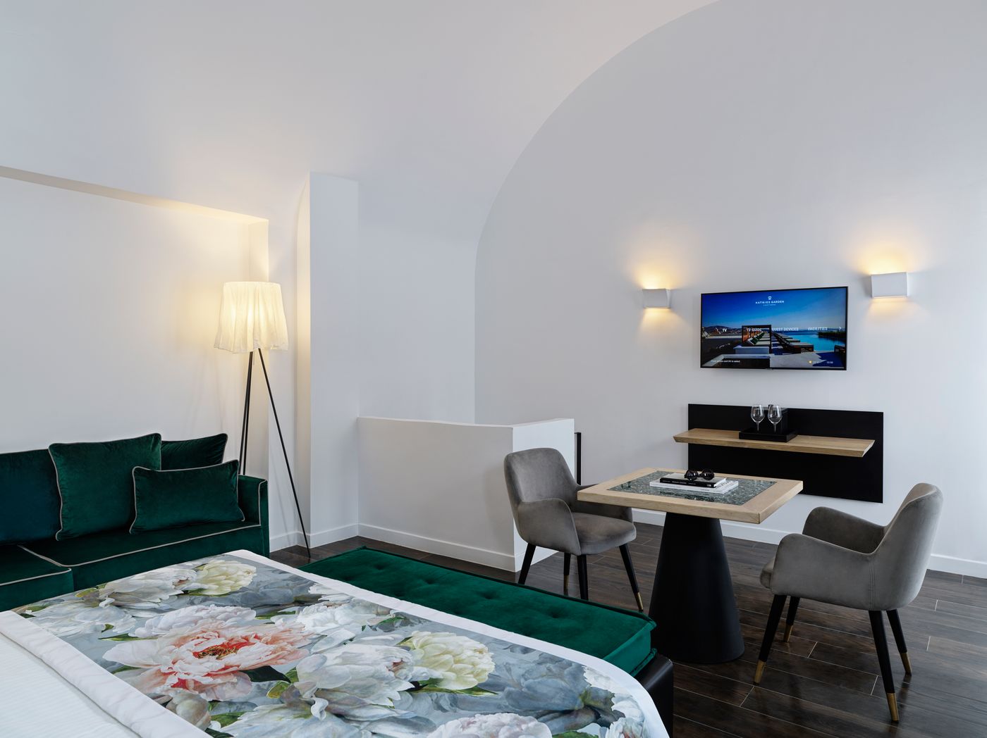 Katikies-Garden-Santorini---The-Leading-Hotels-Room-17