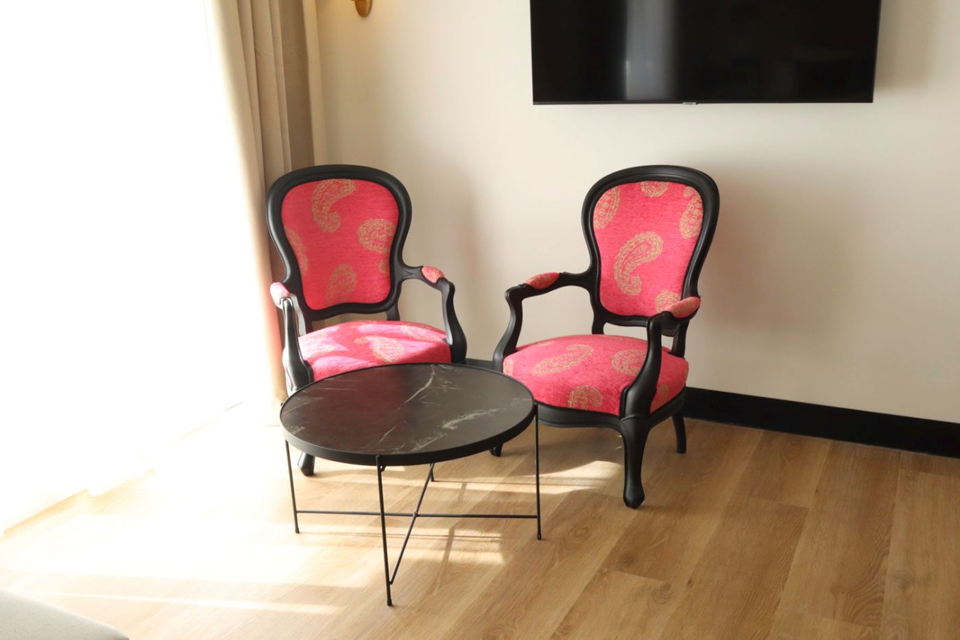 Fay-Victoria-Beach-Room-29