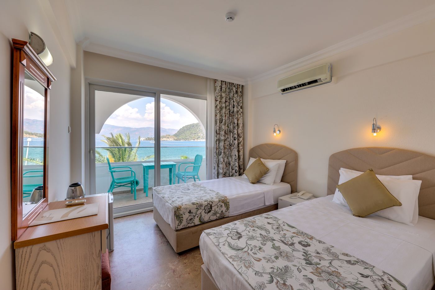 Contess by Faros Hotel 