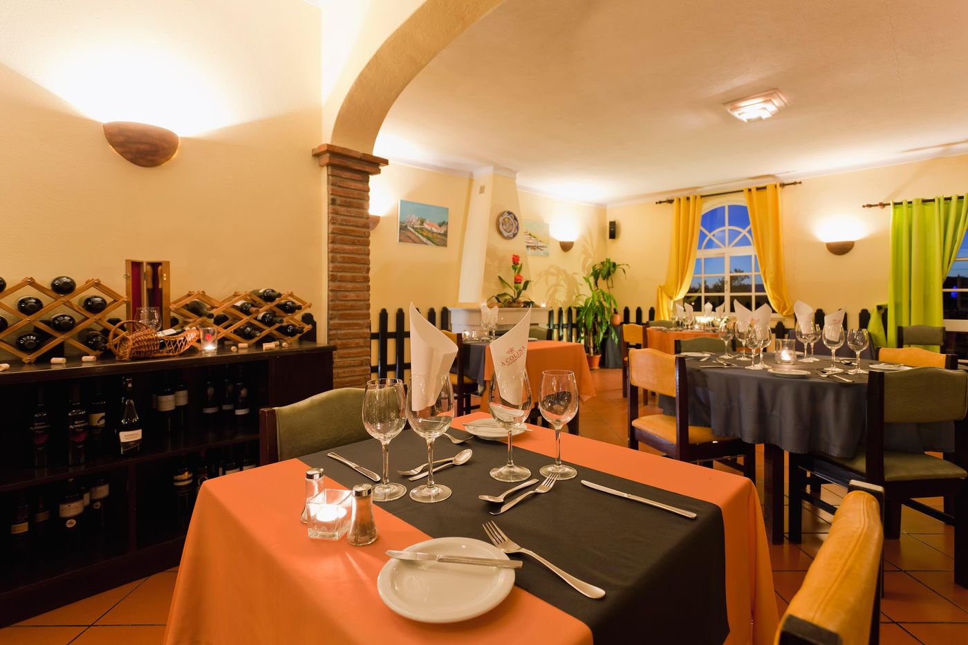 Colina-Village-Restaurant-24