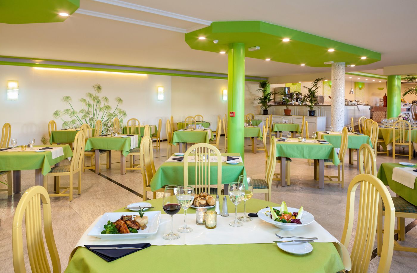 Tropical-Park-Hotel-Restaurant-32