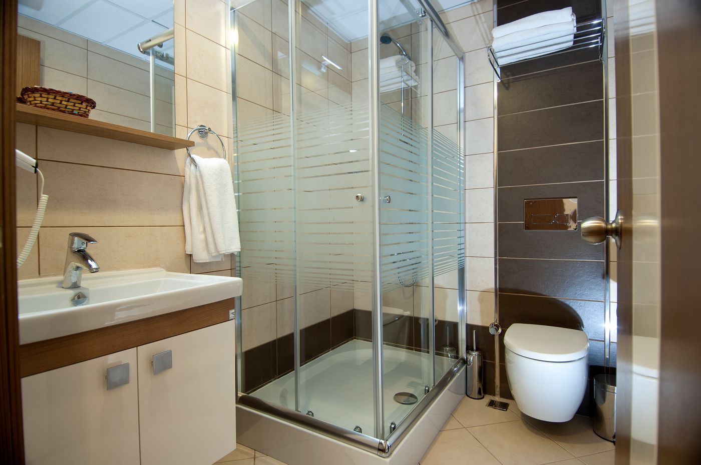 Supreme-Hotel-Room-27