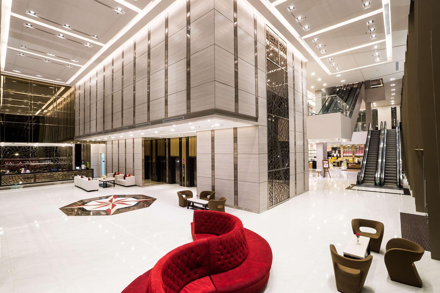 Best-Western-Plus-Wanda-Grand-Hotel-Lobby-2