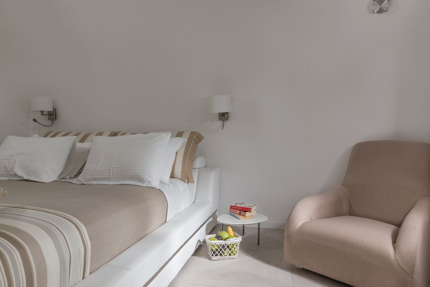 Elite-Luxury-Suites-Room-22