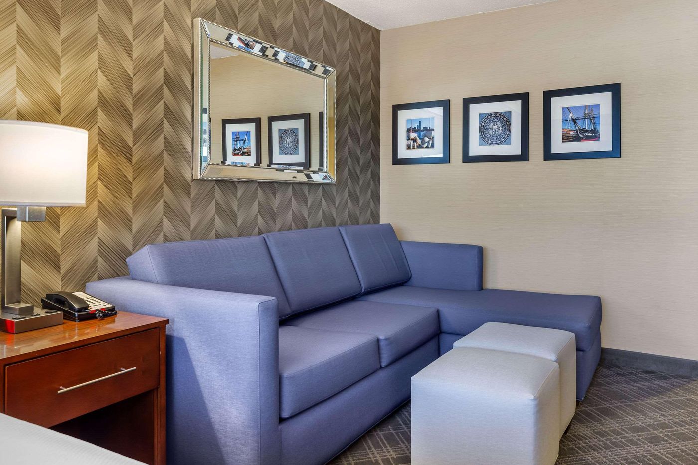 Comfort-Inn---Suites-Logan-Airport-Room-11