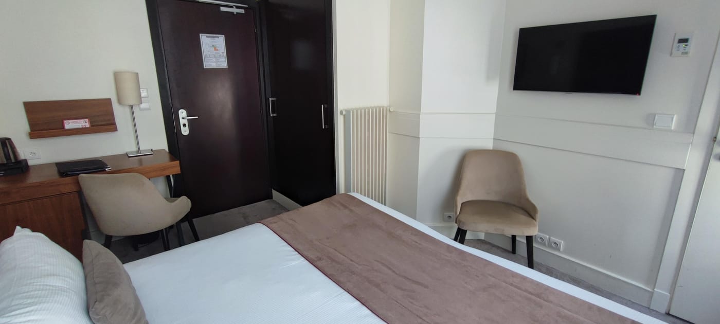 Hotel-Elysees-Bassano-Room-45