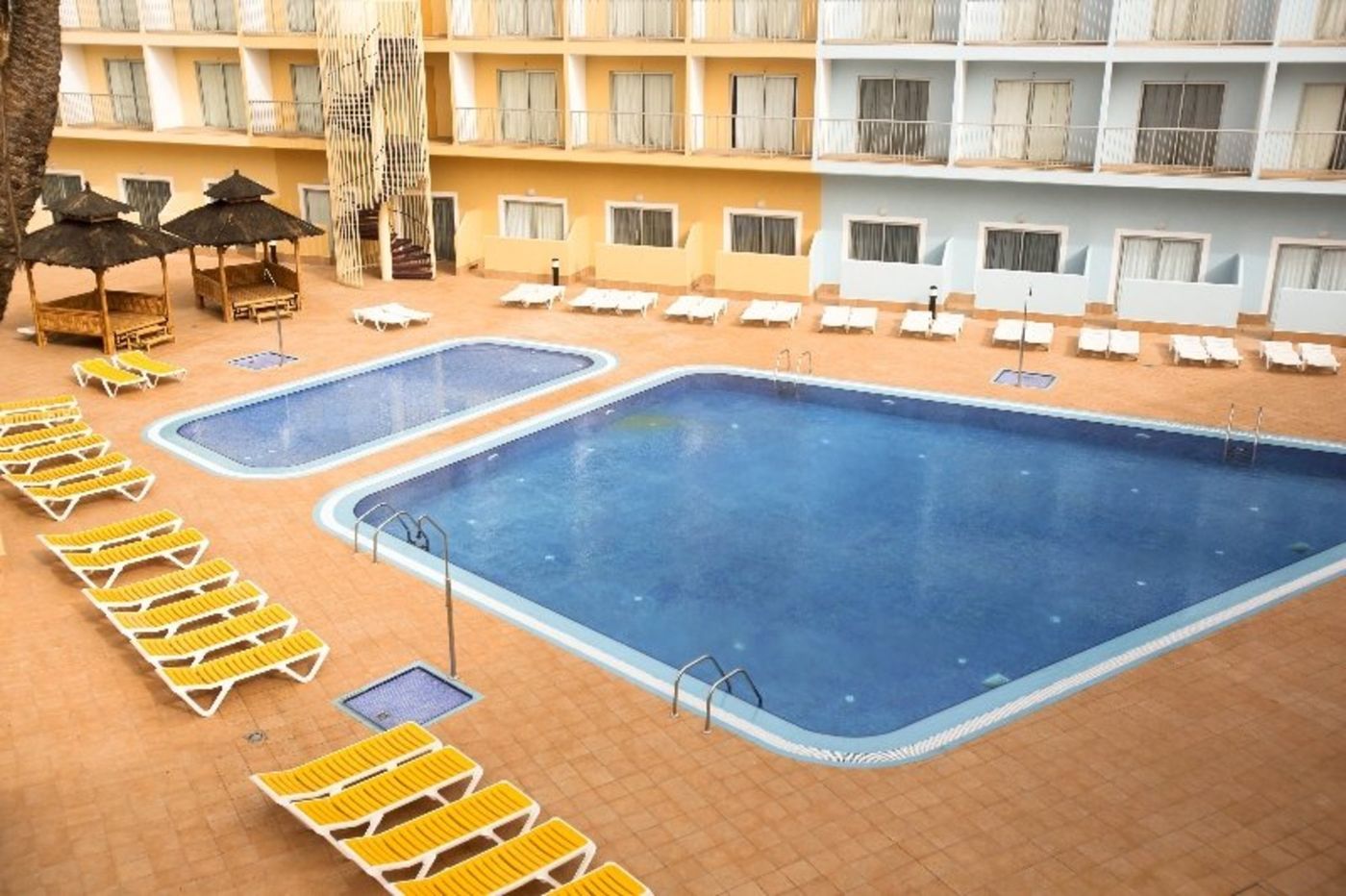 Surfing-Colors-Corralejo-Pool-8