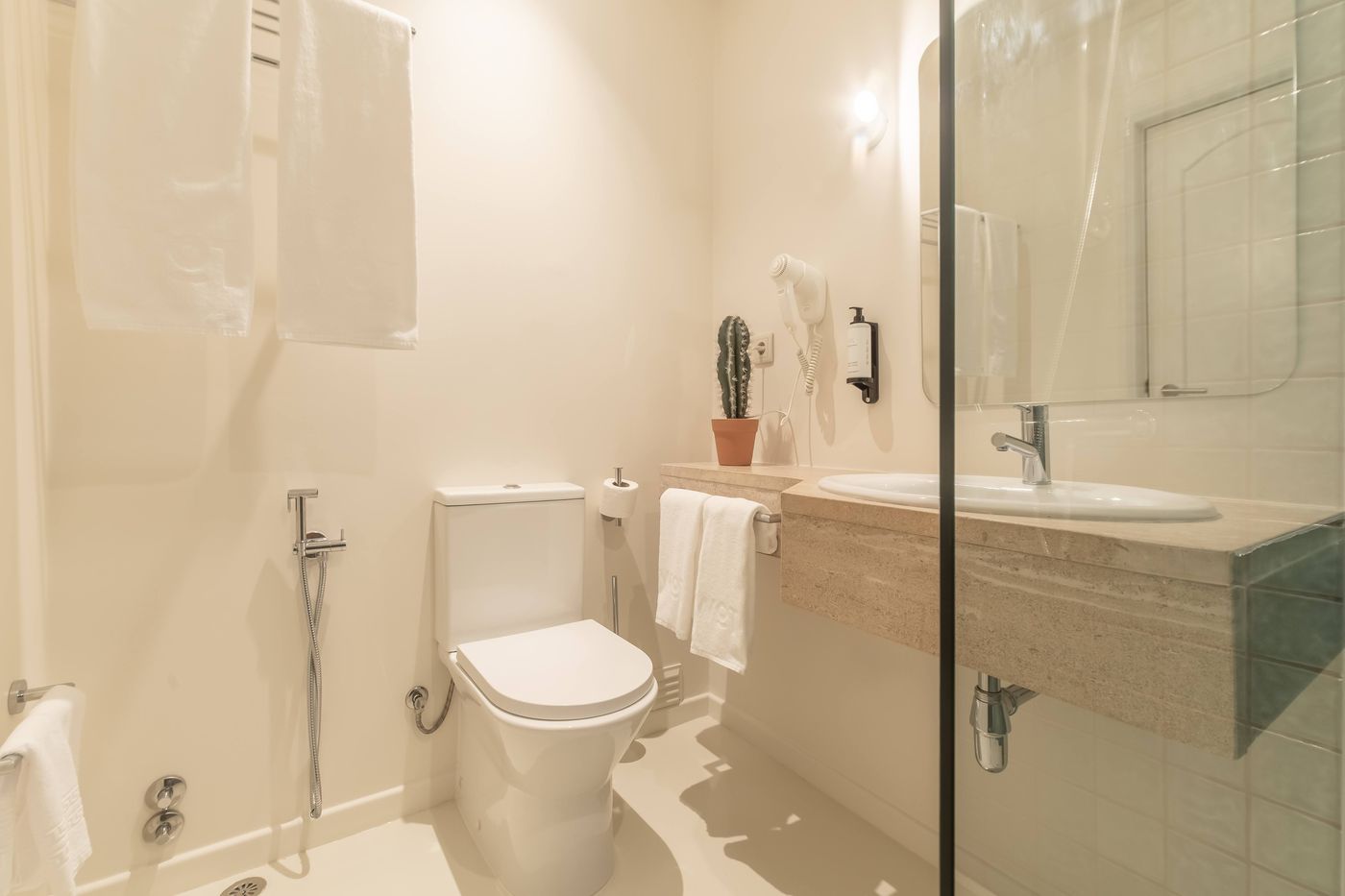 WOT-Lagos-Montemar-Room-26