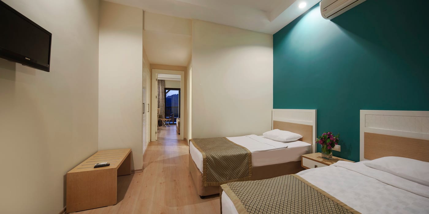 Crystal Green Bay Resort & Spa