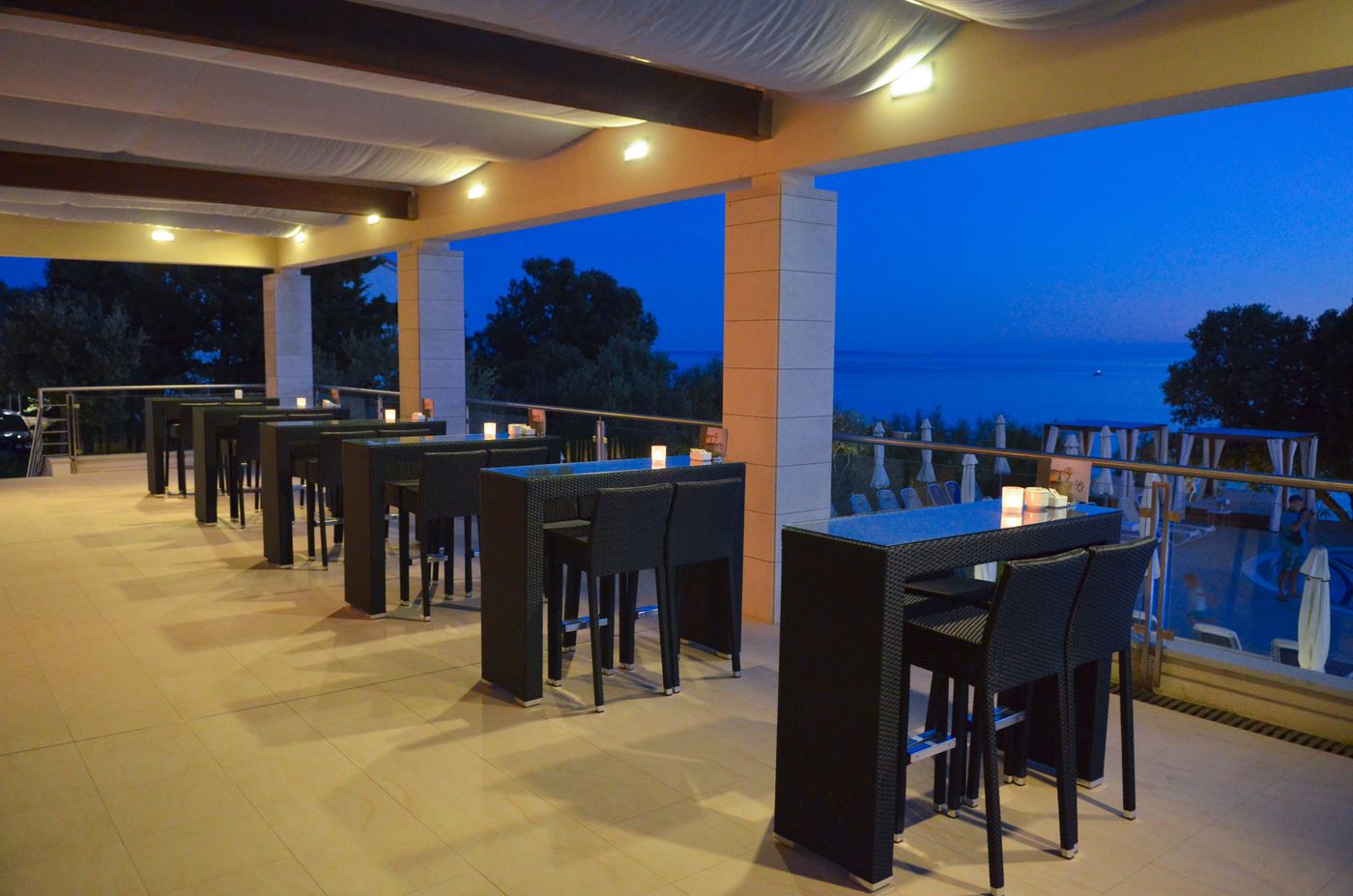 Luna-Island-Hotel-Bar-20