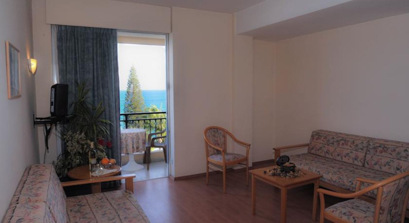 Pier Beach Hotel Apartments