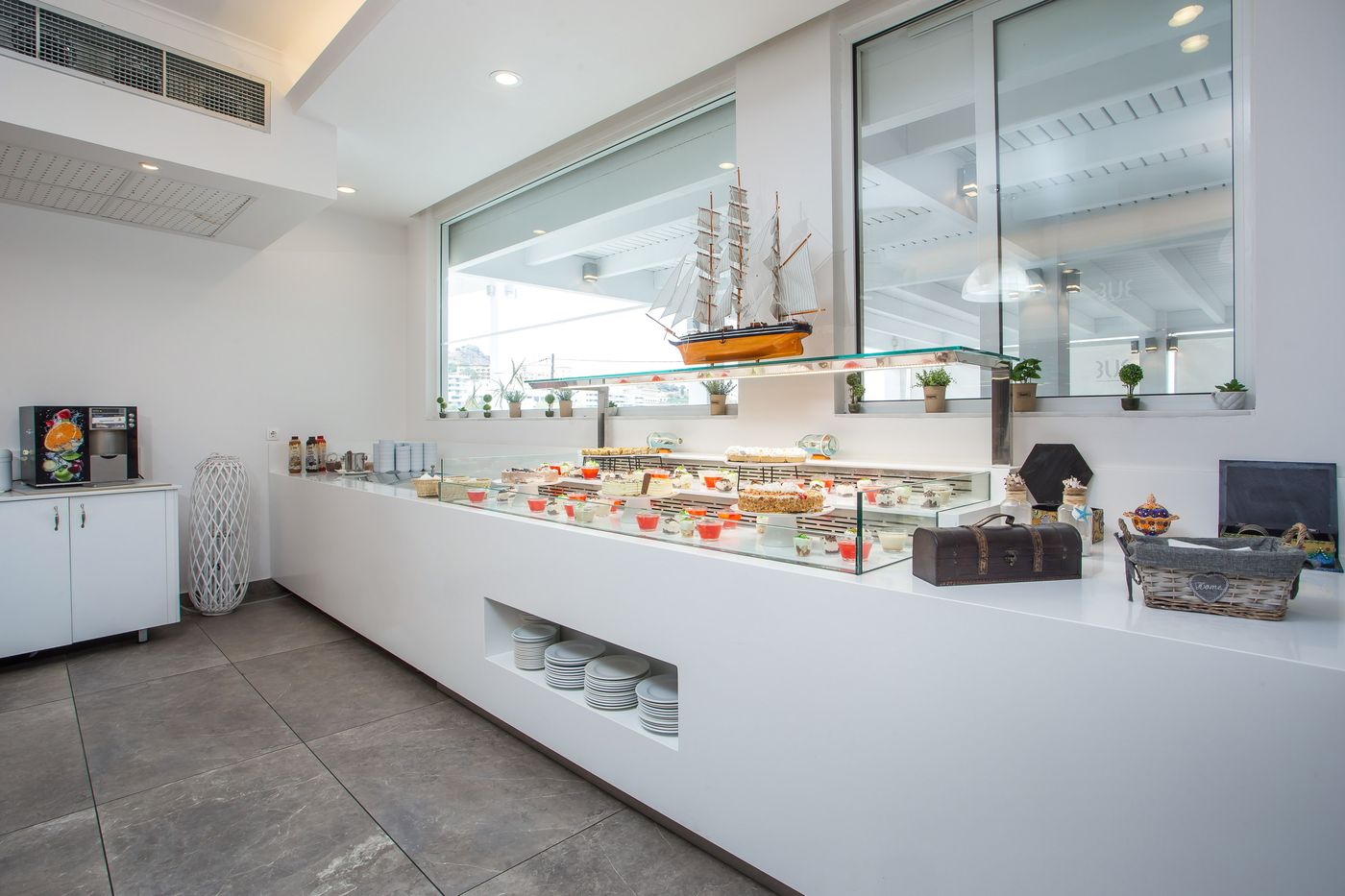 Lindos-White-Hotel---Suites-Restaurant-47