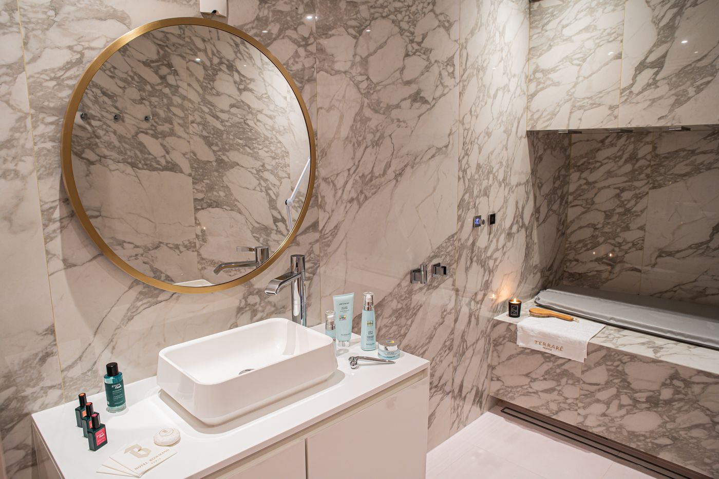 Hotel-Bowmann-Sports-and-Entertainment-26