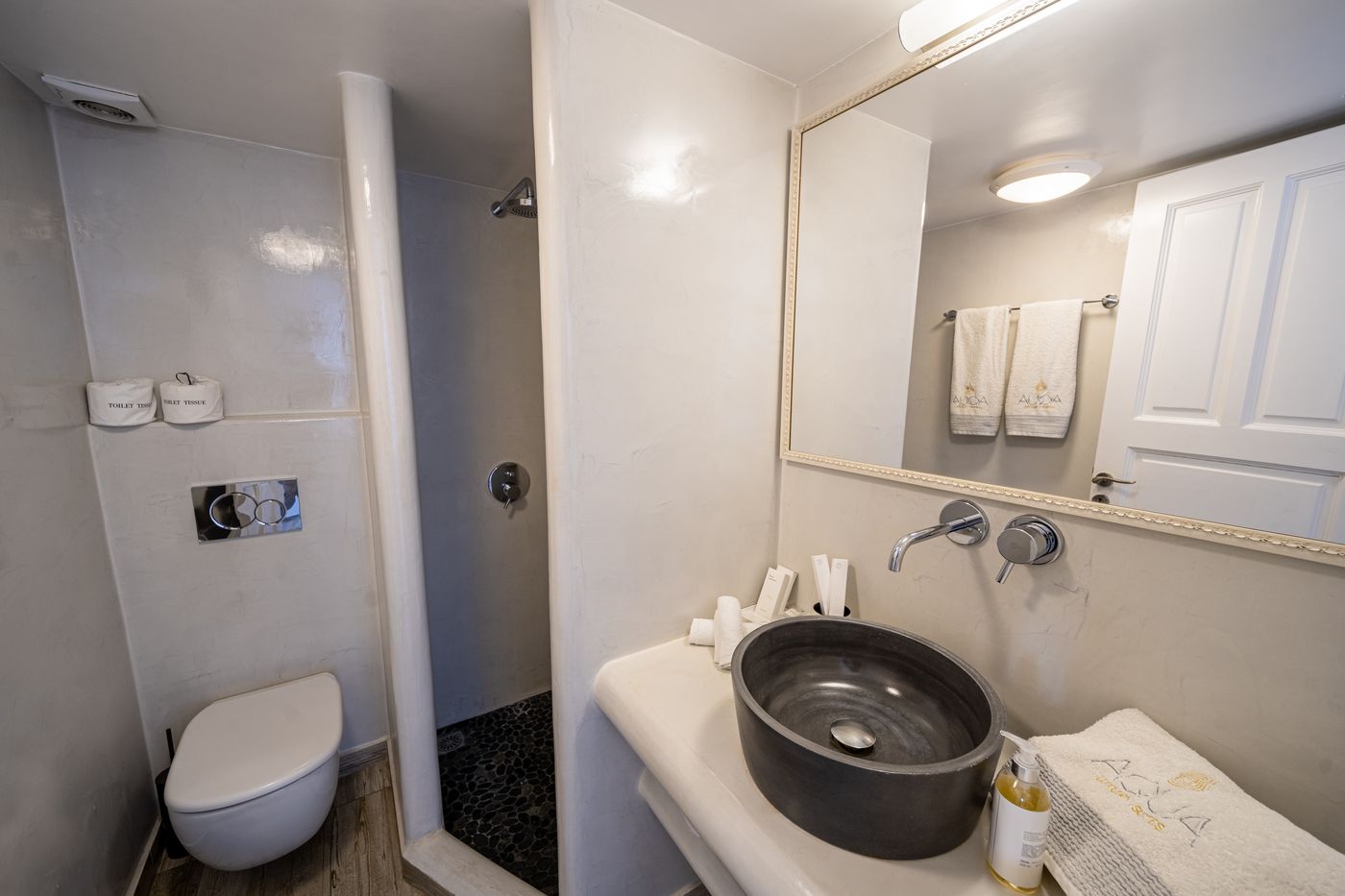 Aqua-Luxury-Suites-Room-47