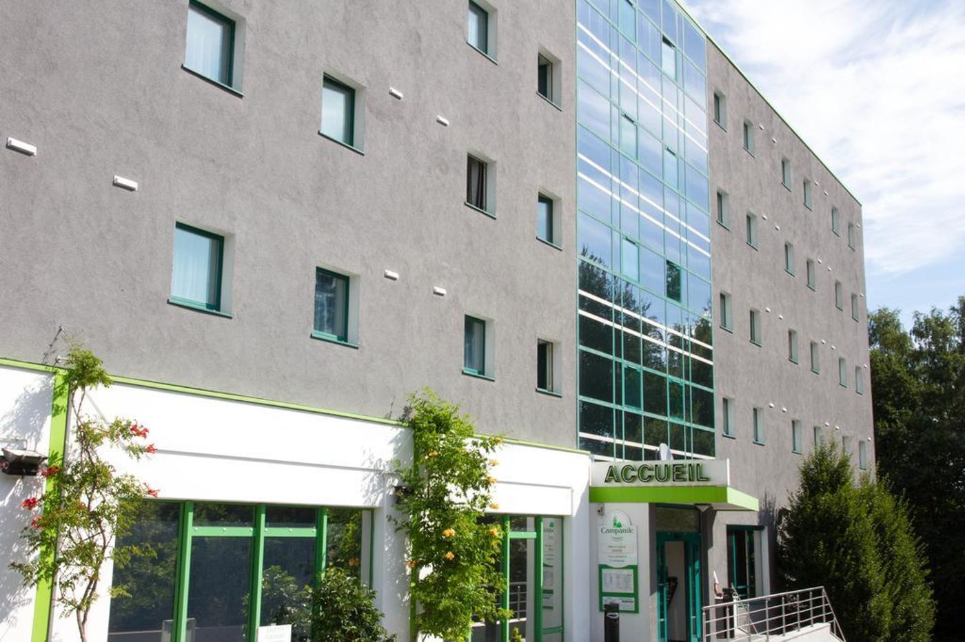 Mandarina-Hotel-Luxembourg-Airport-Lobby-1