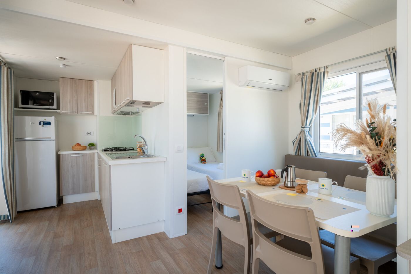 Club-del-Sole-Stork-Family-Collection-Room-12