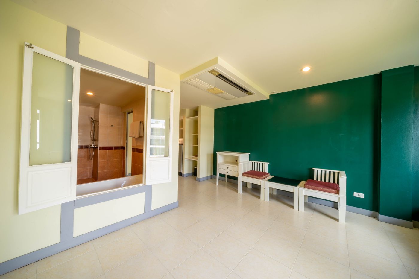 LA-Vintage-Resort--Former-Poppa-Palace--Room-41