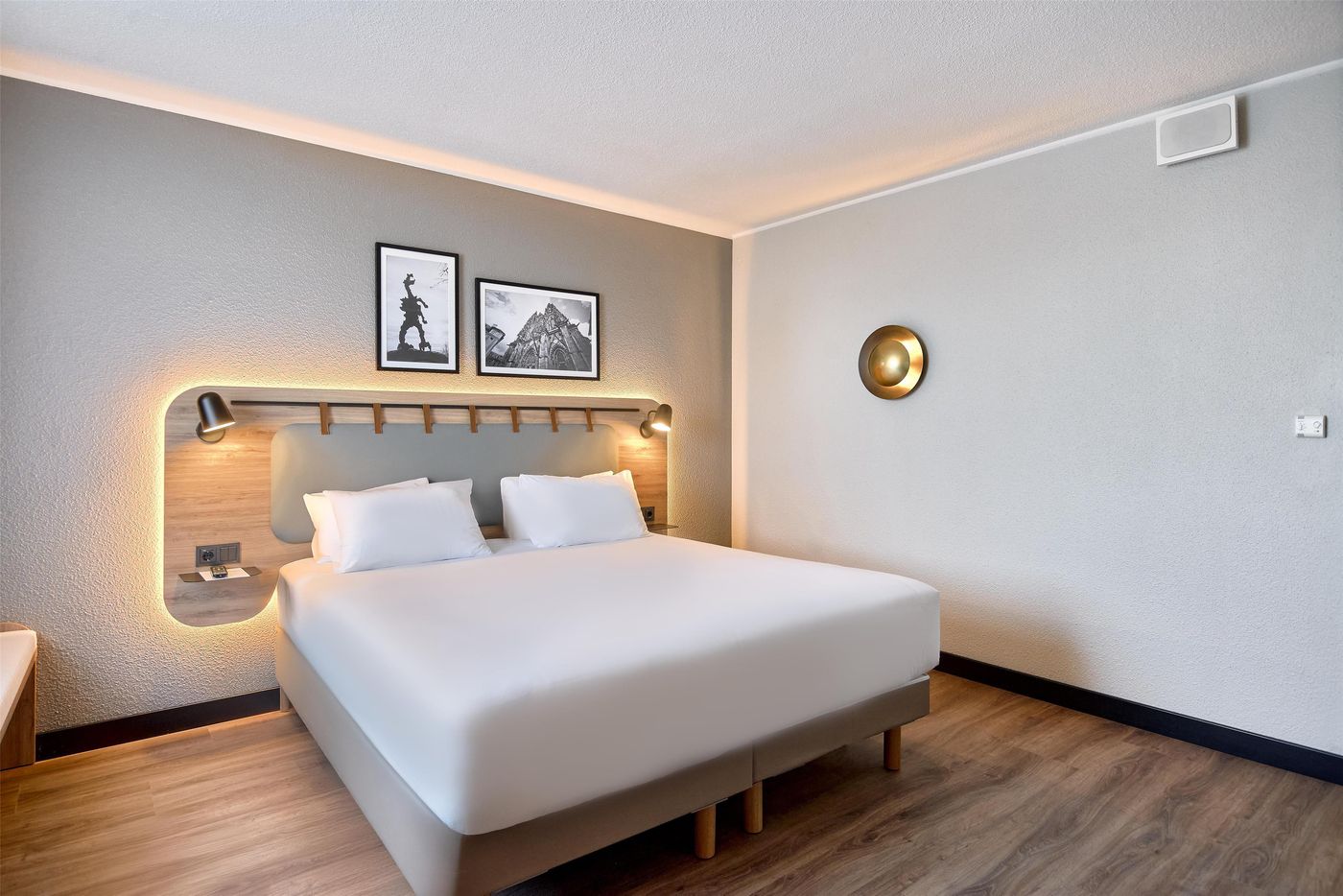 Campanile-Krakow-Old-Town-Room-24